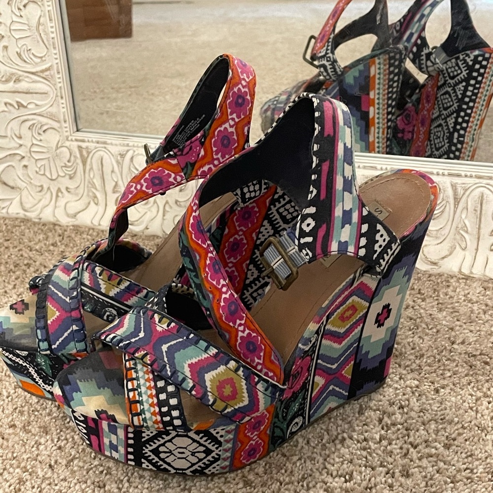 Steven Madden Platform heels. Size 10. Only worn a few times.